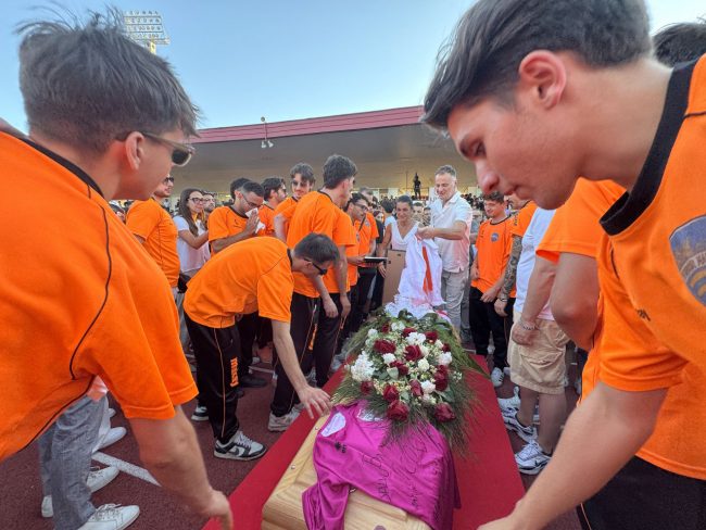 funerale 3 ragazzi incidente superstrada - stadio macerata - FDM (19)