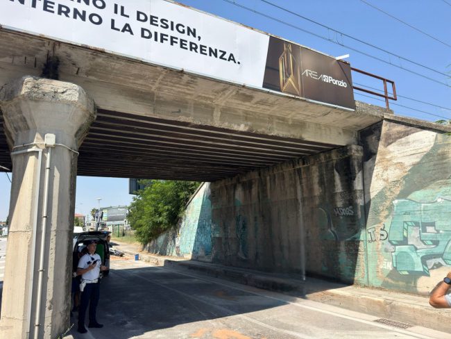 gru incastrata via aldo moro civitanova (1)