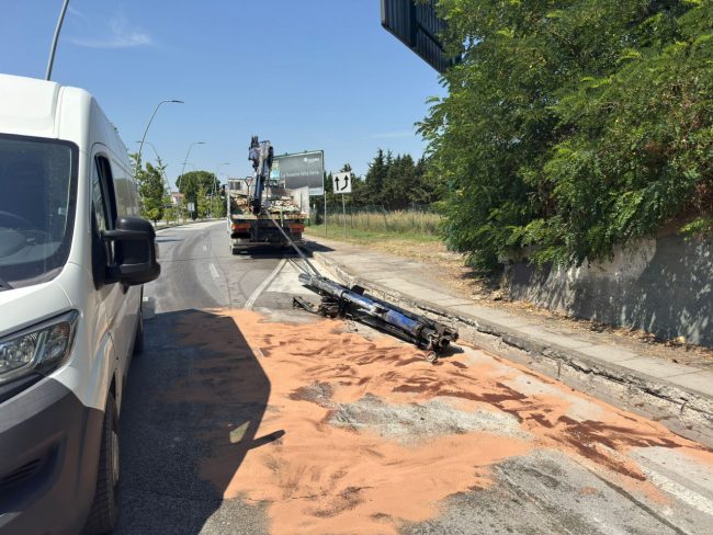 gru incastrata via aldo moro civitanova (2)