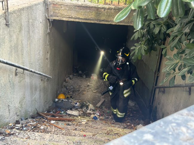 incendio green leaves carabinieri vigili del fuoco porto recanati (3)