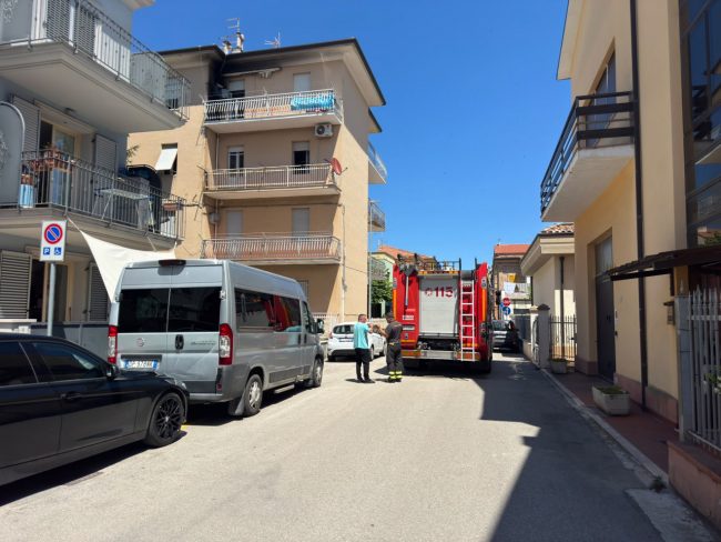 incendio vigili del fuoco potenza picena (1)