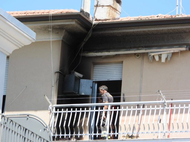 incendio vigili del fuoco potenza picena (5)