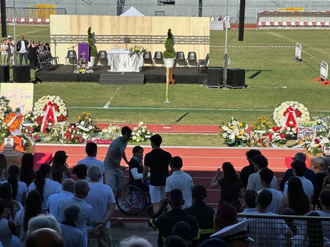 michele calcagni al funerale nicolas giorgio daniele 3