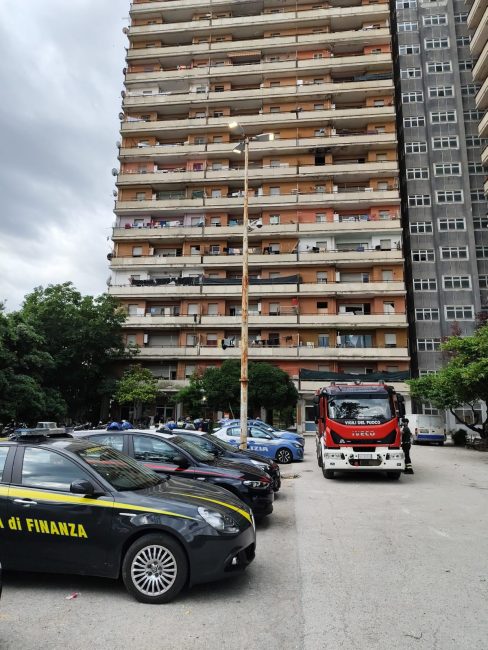 polizia finanza carabinieri vigili del fuoco hotel house