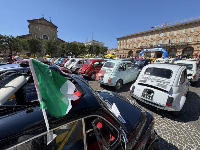 raduno delle 500 in piazza xx settembre civitanova - FDM (5)