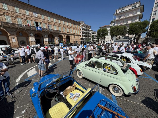 raduno delle 500 in piazza xx settembre civitanova - FDM (7)