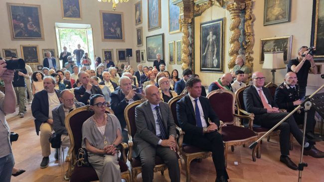 sala-degli-antichi_casa_leopardi-8-650x366
