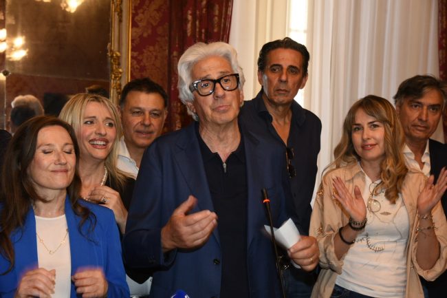 sandro parcaroli in comune dopo la vittoria al ballottaggio (2)