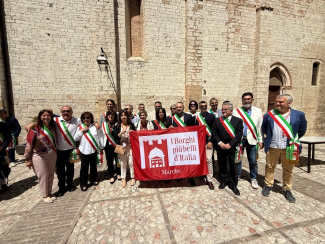 sindaci e amministratori dei Borghi più belli d'Italia nelle Marche