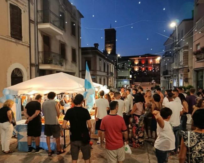 Castelraimondo Brindiamo col mondo
