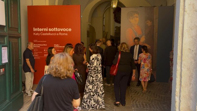 I primi visitatori della mostra Interni Sottovoce a Palazzo Ricci