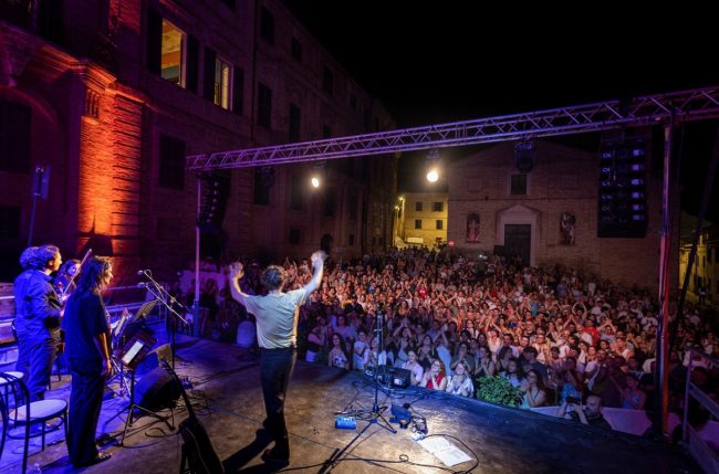 Lunaria Giorgio Poi Piazzuola Sabato del Villaggio 1