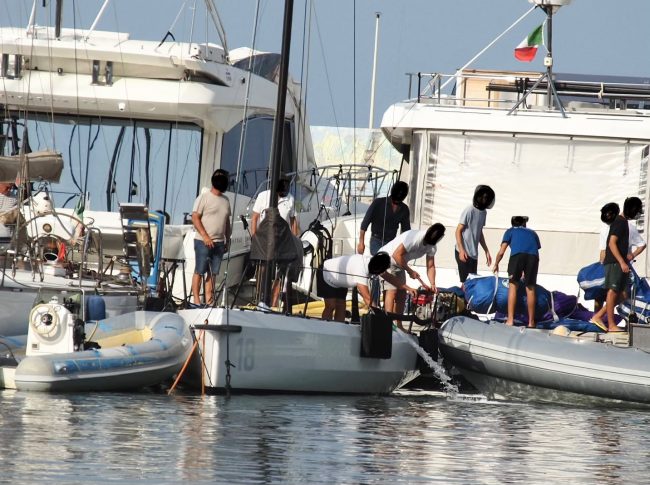 danni vento area portuale barche piegate (11)