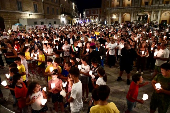 fiaccolata luigia fortunato omicidio loreto 5