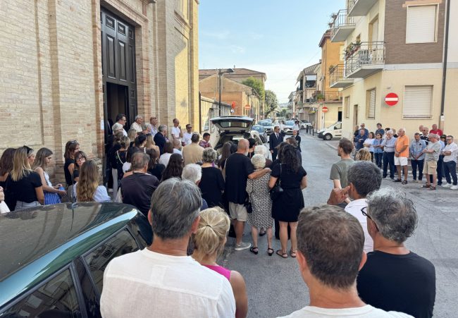 funerale beniamino gegè di giacomo - porto recanati - FDM (3)