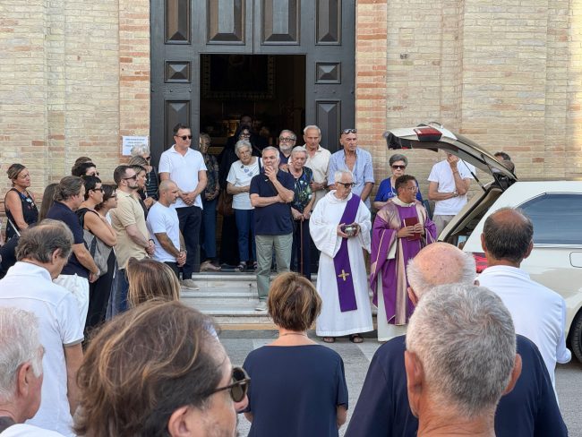 funerale beniamino gegè di giacomo - porto recanati - FDM (6)