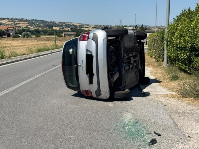 incidente ambulanza montelupone (2)