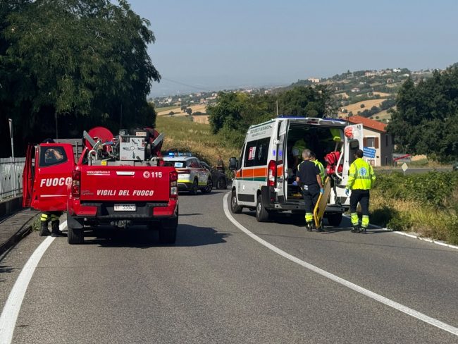 incidente vigili del fuoco ambulanza croce verde montecosaro (1)