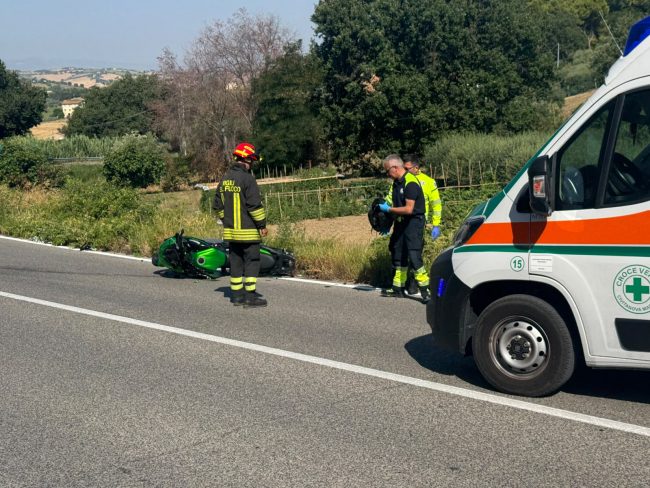 incidente vigili del fuoco ambulanza croce verde montecosaro (7)