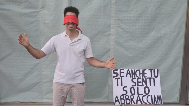 malamente flashmob degli abbracci (5)