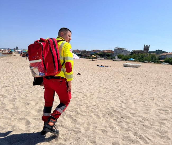 malore in spiaggia soccorsil