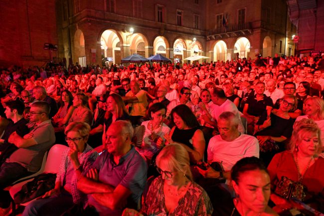 popsophia sera - a fari spenti - piazza della libertà - FDM (1)
