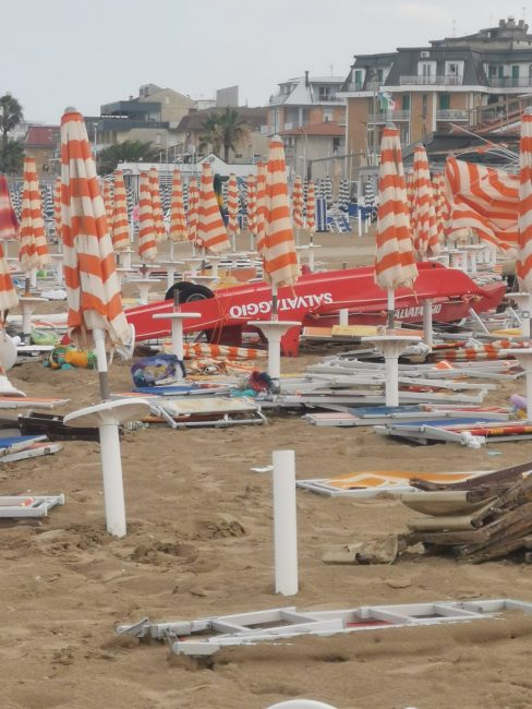 tempesta civitanova maltempo spiaggia (2)