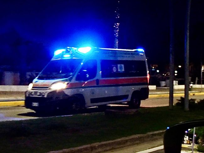 ambulanza croce verde civitanova notte