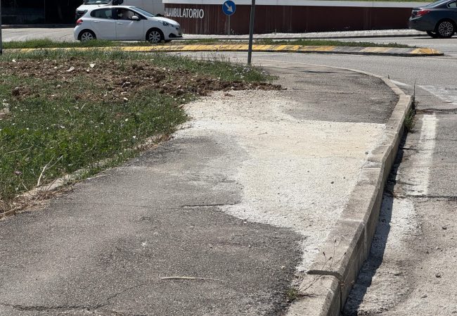 asfalto dissestato - via dante alighieri - civitanova (1)