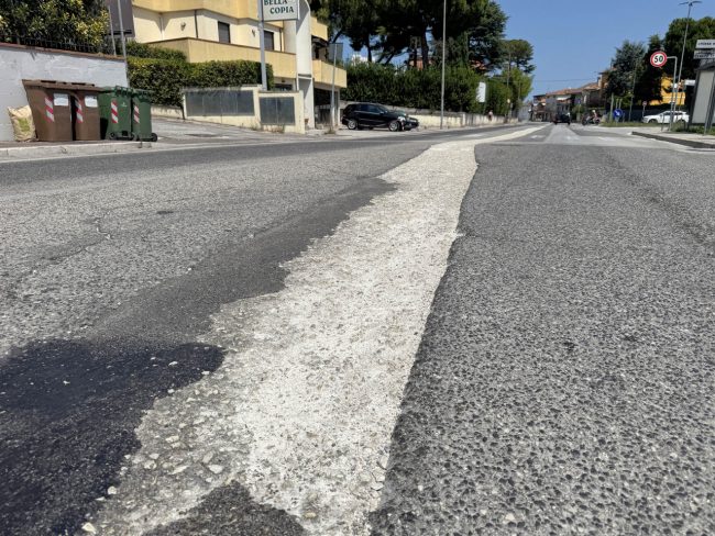 asfalto dissestato - via dante alighieri - civitanova (2)