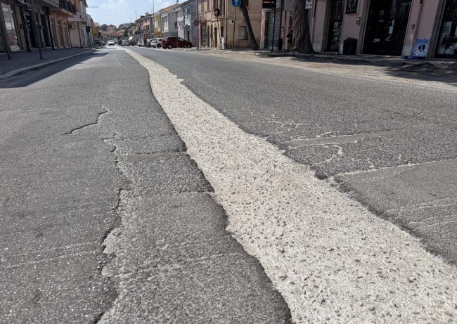 asfalto dissestato - via dante alighieri - civitanova (6)