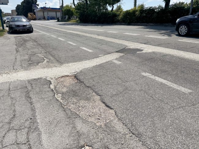 asfalto dissestato - via de amicis - civitanova (1)