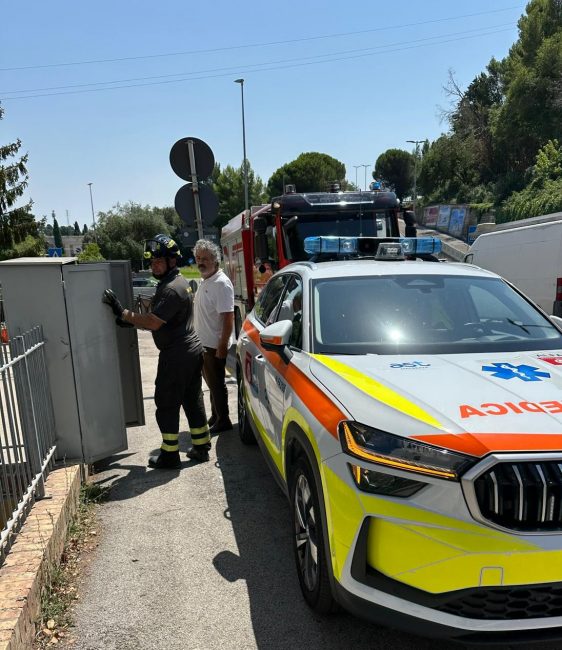 auto medica barricata in casa macerata via pancalducci (4)