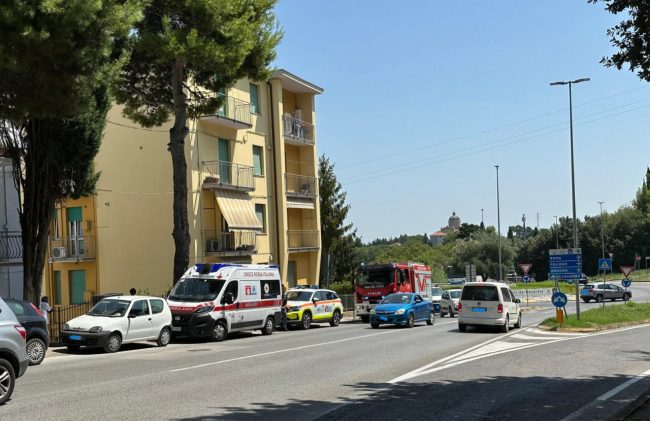 barricata in casa macerata via pancalducci ambulanza (2)