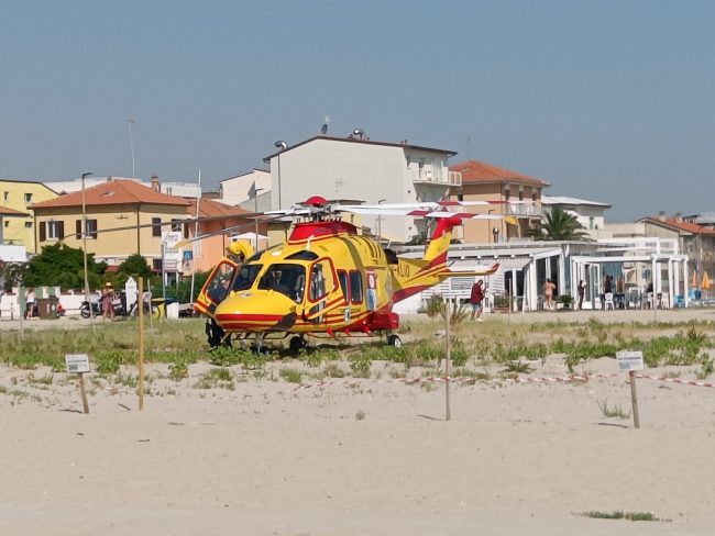 eliambulanza civitanova spiaggia 2