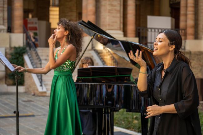in opera live lis