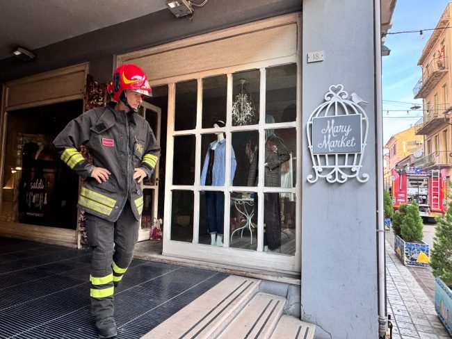 incendio civitanova vigili del fuoco via conchiglia scala sedici (5)