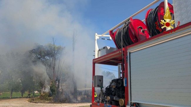 incendio vigili del fuoco corridonia (1)
