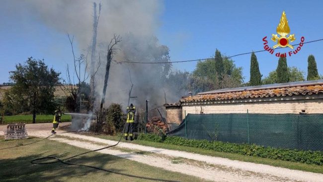 incendio vigili del fuoco corridonia (3)