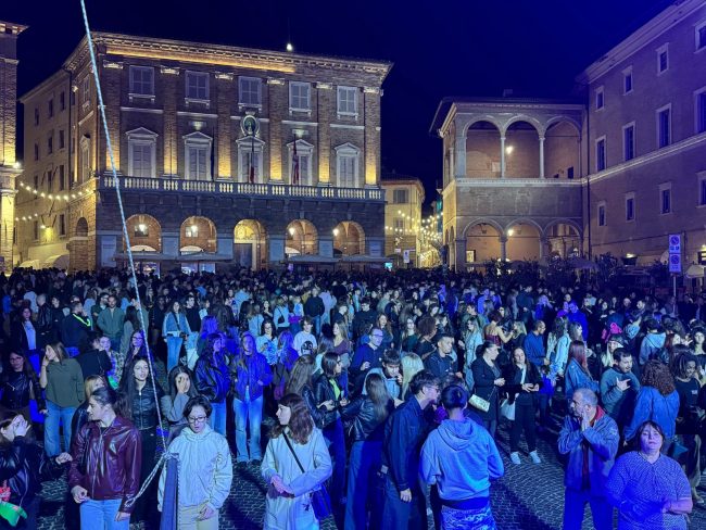 EVO Pop giovani in piazza dlla Libertà