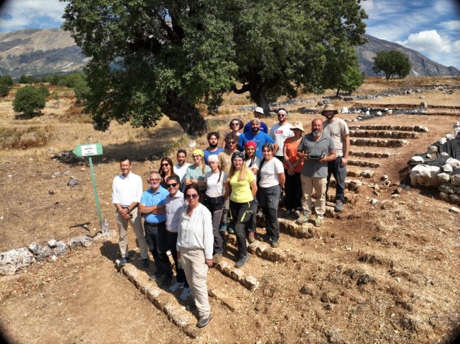 Roberto Perna con il team Unimc-Istituto Archeologico di Tirana