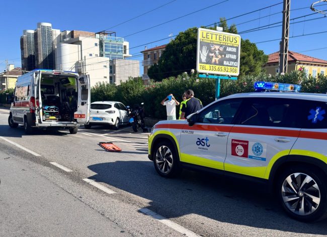 ambulanza incidente auto moto statale civitanova (5)
