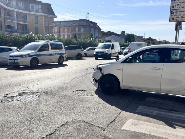 incidente auto moto statale civitanova (7)