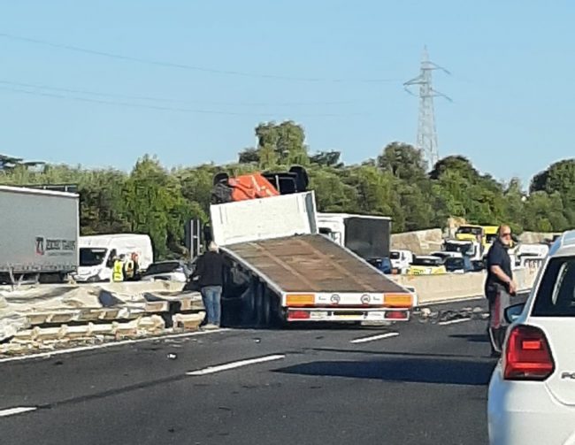 incidente camion tir superstrada porto sant'elpidio (3)