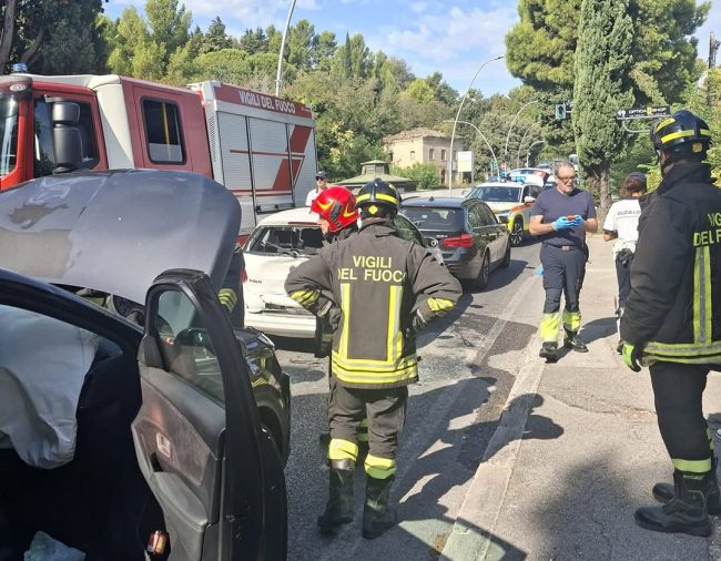 incidente cimitero macerata