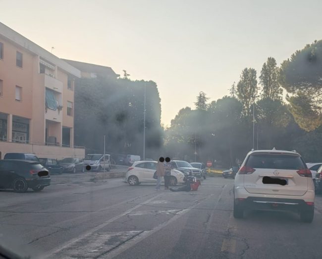 incidente via silone moto auto macerata (1)