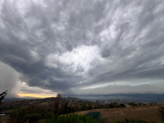 nubi a montelupone foto panichelli