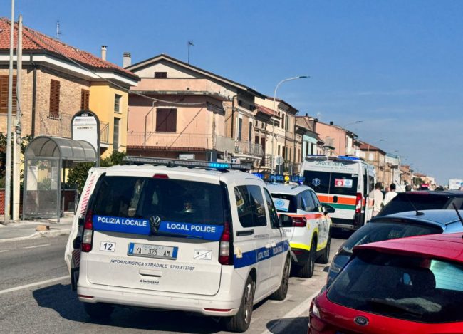polizia locale incidente auto moto statale civitanova (10)