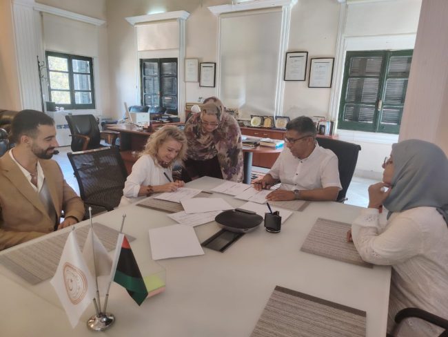 unimc-cirenaica_firma Emanuela Stortoni e Mohamed Faraj Mohamed al-Faloos