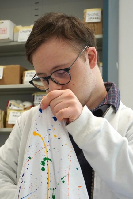 Antonio a lavoro per progetto Schizzati